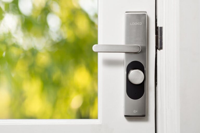 Sleek smart door lock installed on a white exterior door, similar in style to the Aqara U400 UWB smart lock
